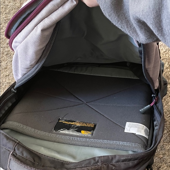 The North Face Recon Backpack - Picture 6 of 7